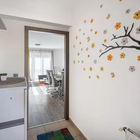 Mystic Meadows Apartment *